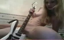 Hardcore teen babe fucks her pussy with a guitar and bottle